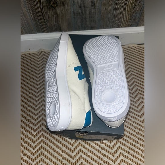 New balance off white with turquoise blue detailing new in box size 8.5 men’s - Picture 4 of 6